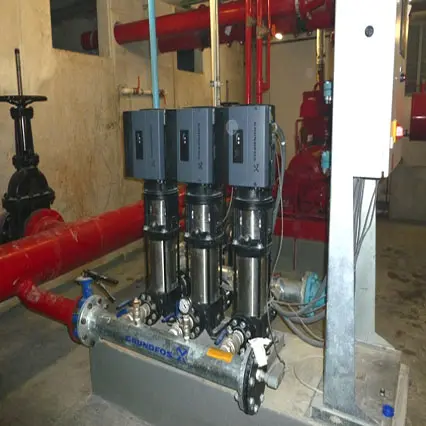 bombas presurizadoras en sala de máquinas de un edificio en caba